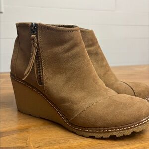 Toms Brown Suede Wedge Boots